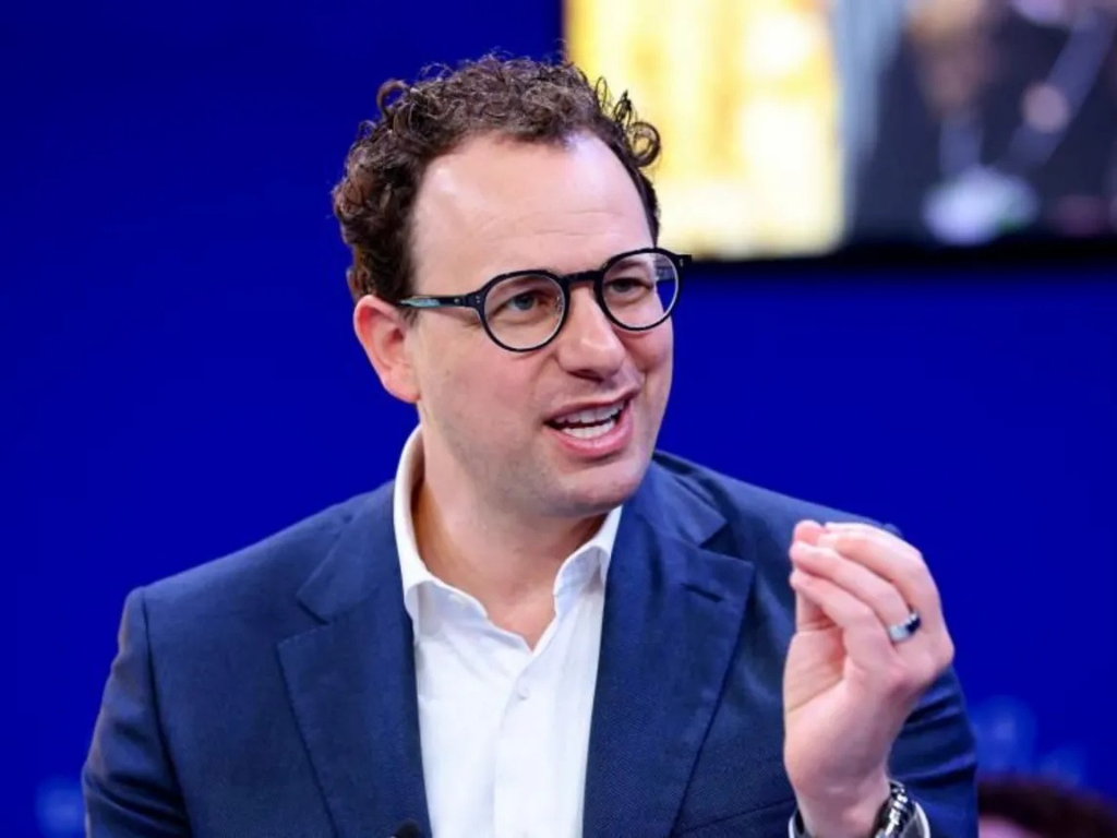 Anthropic’s AI Safety Warning: IPO Pressures, Open-Weight Competition and the Hidden Economics of Slowing Down Anthropic’s AI Safety Warning: IPO Pressures, Open-Weight Competition and the Hidden Economics of Slowing Down
