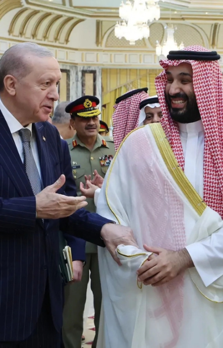 Why did the US and the Mecca Pact abandon Saudi Arabia?