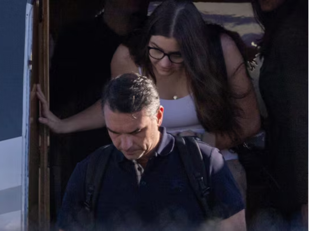 Flávio Bolsonaro Flees to US After Election Defeat, Claims to Be Brazil’s ‘Rightful Leader’